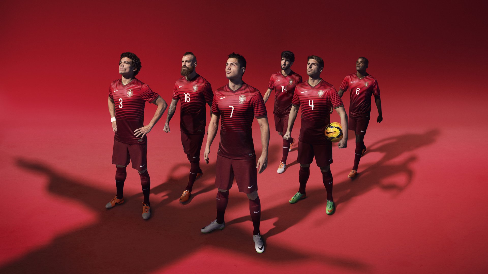 红色铁骑与东方龙,一场不对等的足球对话