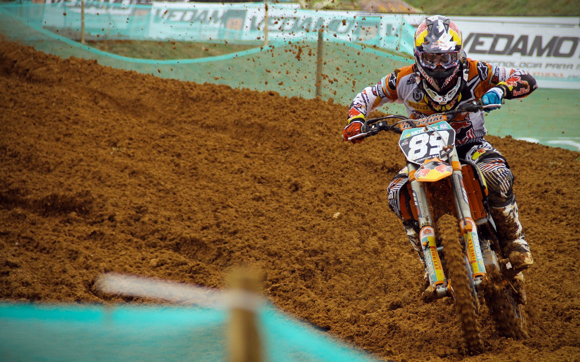 逆袭与焰火,哈斯暗度陈仓轻取马丁,诺里斯极致超车点燃赛场